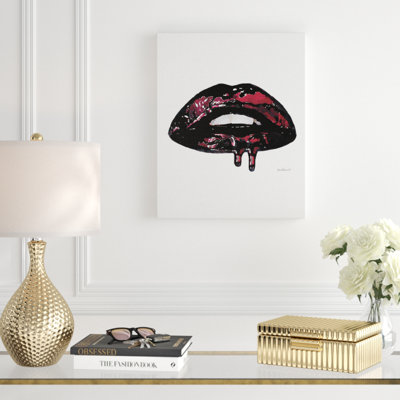 " Glam Fashion Lips With Lipgloss Drip Minimal "