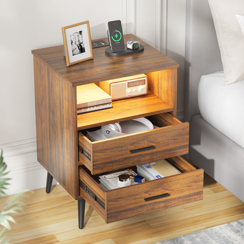 Targo 17.7'' W Nightstand, Walnut