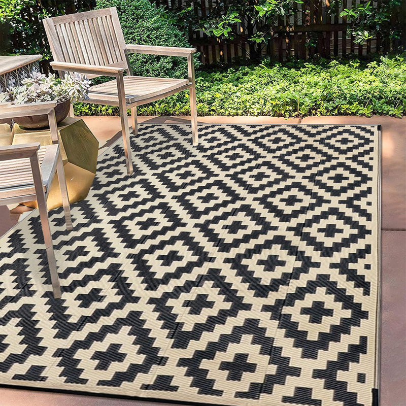 Geometric Black and Beige Outdoor Rugs with Cross Pattern, Rectangle 5' x 8'