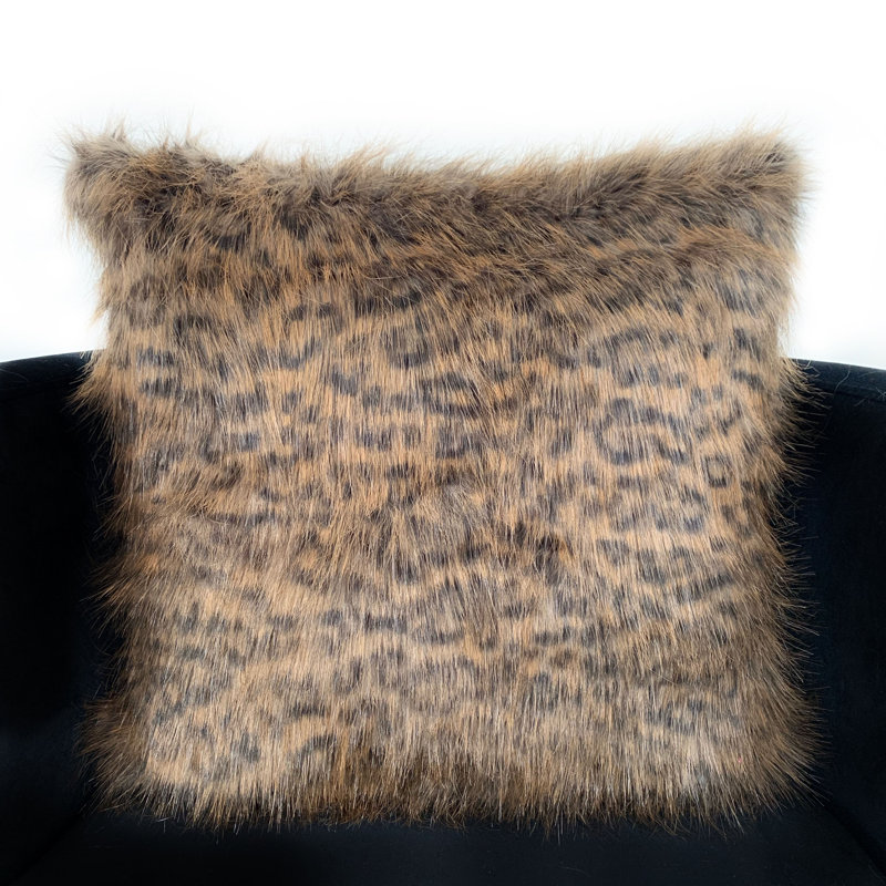 Coussin imprimé animal en fausse fourrure Tawny Wildcat, 20 po x 20 po