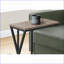 Table basse en forme de C légère et compacte pour le salon et la chambre à coucher: aspect bois taupe foncé et métal noir, base coulissante