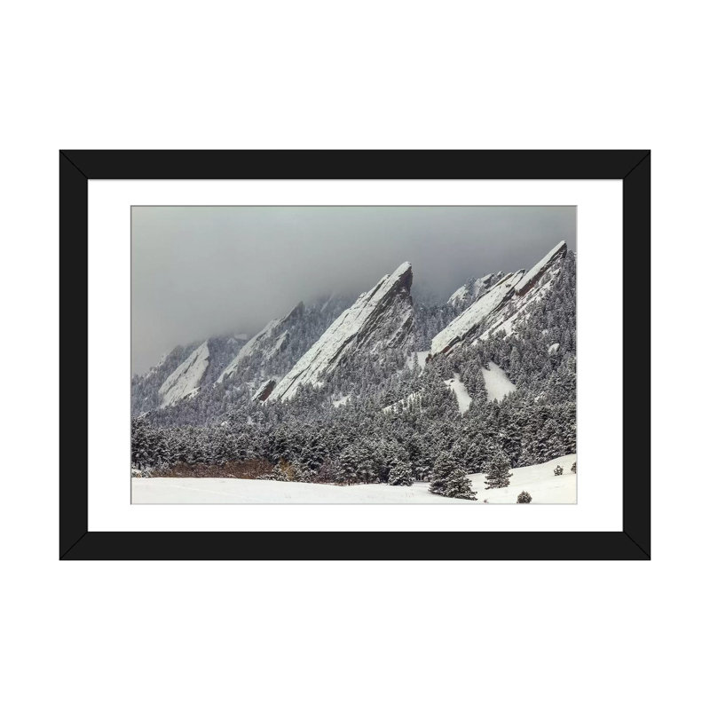 « snow on the flatirons » par bill sherrell, impression sur toile tendue, H 24 po x l 32 po x P 1 po, Blanc