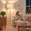 Lampadaire moderne de 155 cm en bois massif naturel avec abat-jour cylindrique en lin beige, certifié cULus, idéal pour le salon, la chambre, le bureau ou la salle d'étude.-133585400-135377061