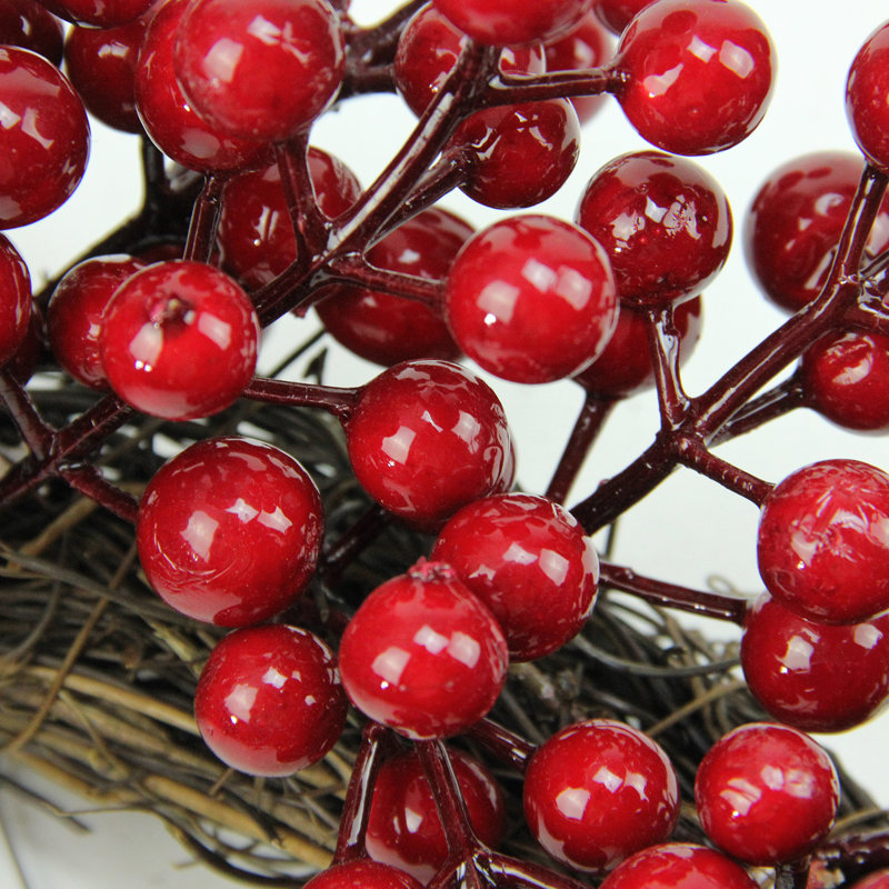 Couronne de Noël artificielle Crimson and Merlot Red Berries - non éclairée 16 pouces