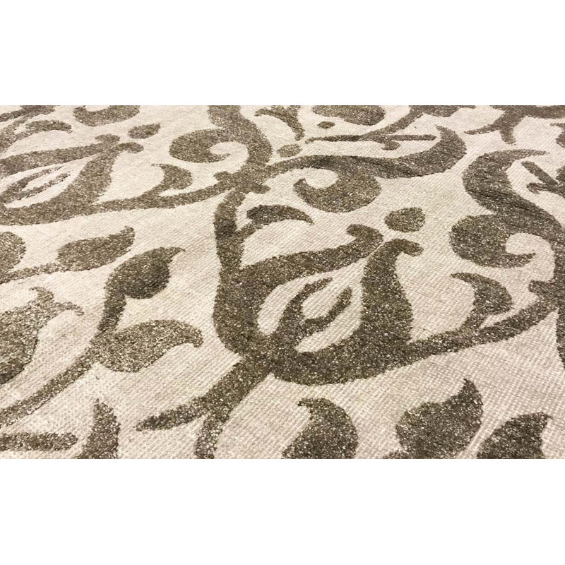 La Ciel Damask Area Rug in Beige/Brown