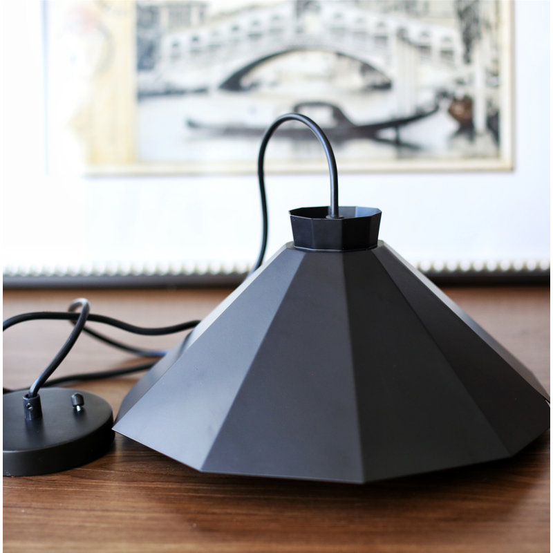 Luminaire suspendu 1 lumière à cône simple Armstrong, H 60 po x l 9 po x p 9 po, Noir