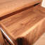 Grande table de chevet avec tiroir et compartiment ouvert-391925051