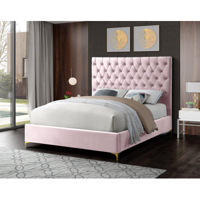 Cruz Upholstered Platform Bed