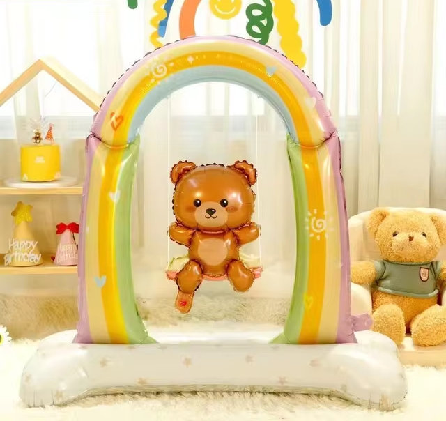  Décoration d'ourson en peluche sur une balançoire en ballon métallique debout F07M1-11