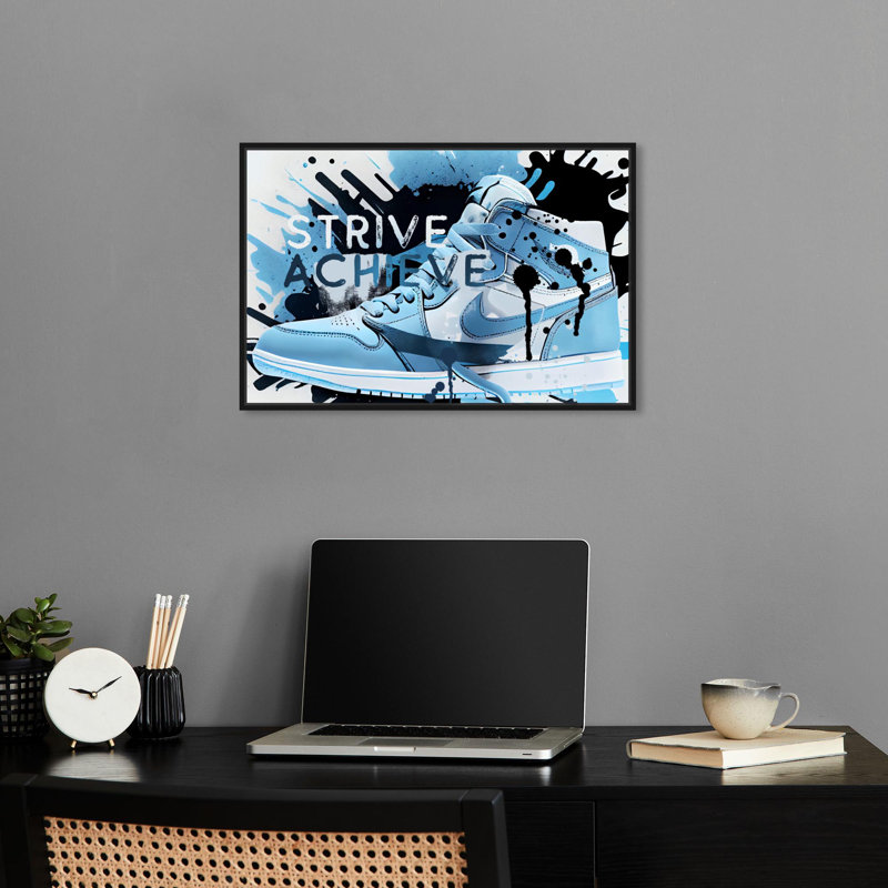 «Strive Sneaker», impressions sur toile par Notoriart, H 11 po x l 16 po, Cadre noir