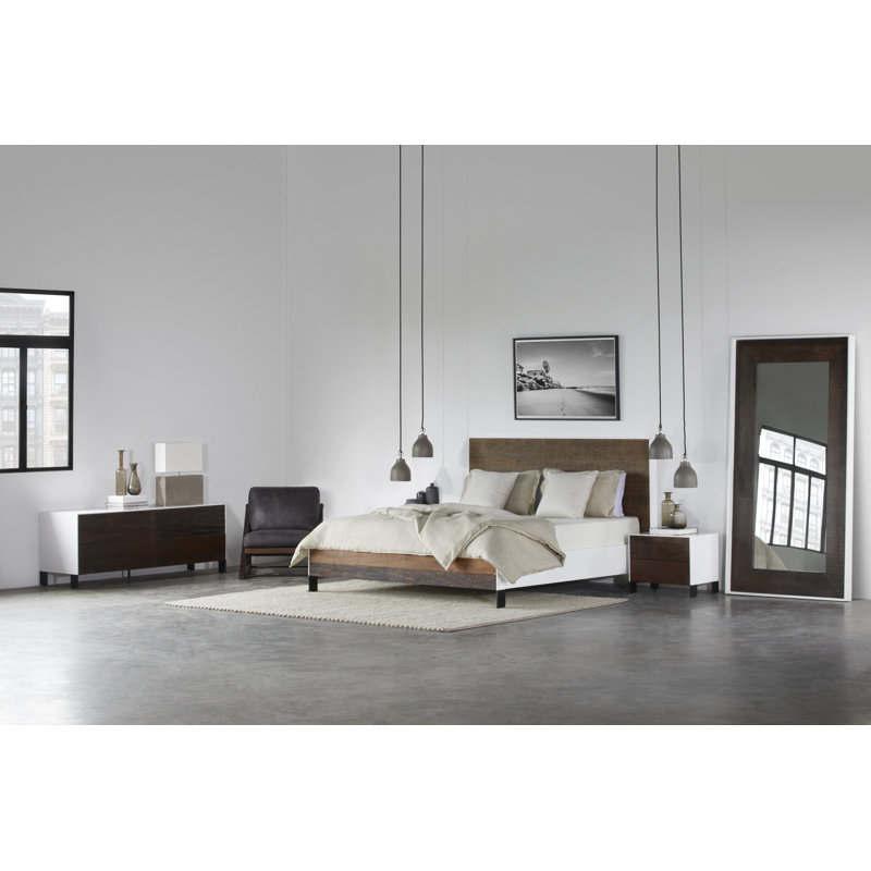 Thomas Bina 4 - Drawer Dresser