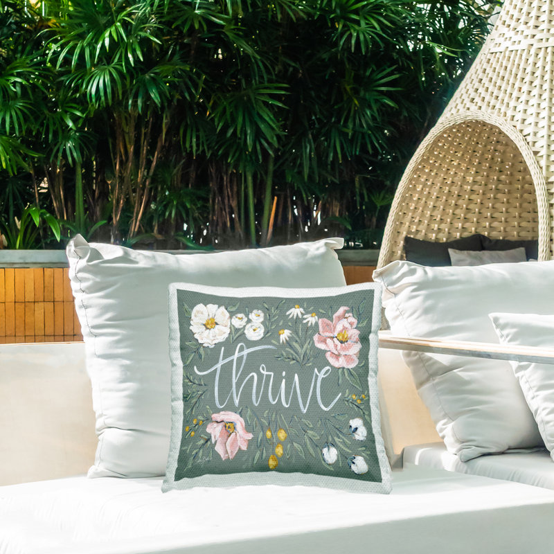 Coussin d'extérieur à imprimé floral Thrive Green par Sara Baker
