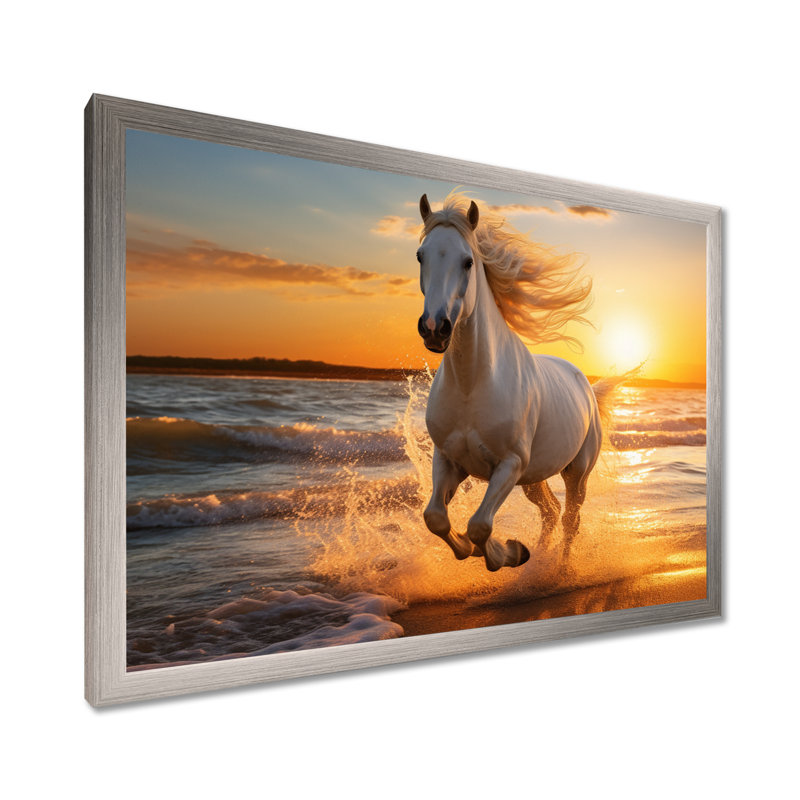 Cheval sauvage qui court sur la plage 1 - Reproduction encadrée de plage côtière, H 34 po x l 44 po x P 1,5 po