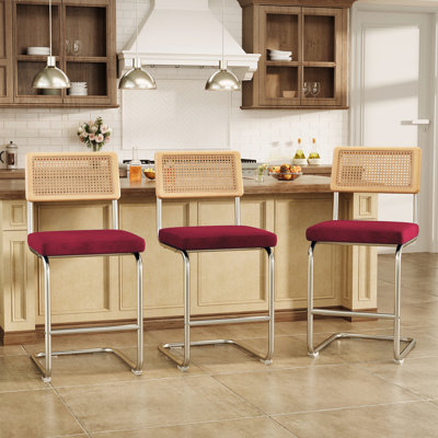 3 pièces Tabouret de bar H 26,1 po - Revêtement en velours - Structure en fer avec dossier en rotin - Tabouret pour îlot de cuisine à hauteur de comptoir - Rouge