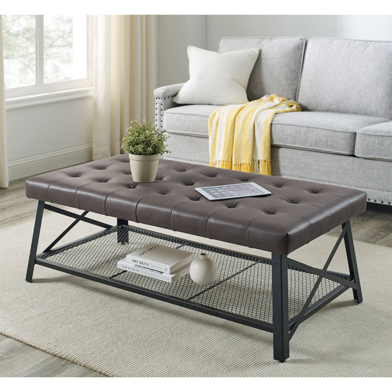 Table basse capitonnée en similicuir