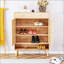 Armoire à chaussures multifonctionnelle en bois aggloméré de couleur naturelle et minimaliste qui s'intègre parfaitement aux intérieurs de style nordique et industriel