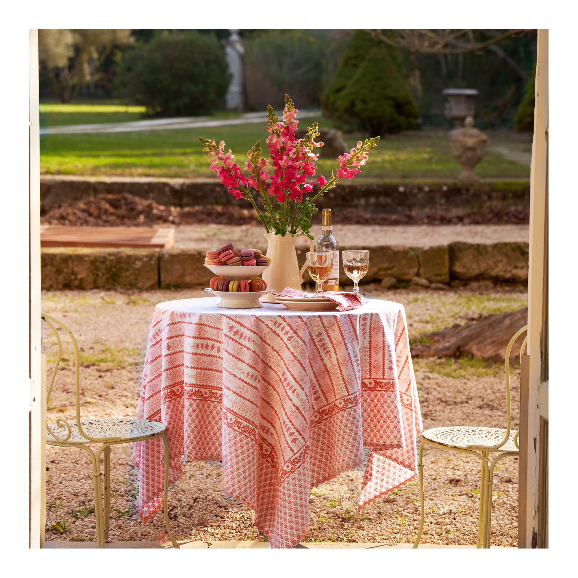 Charlemont Floral Tablecloth, Dijon/Blue, 59" Square