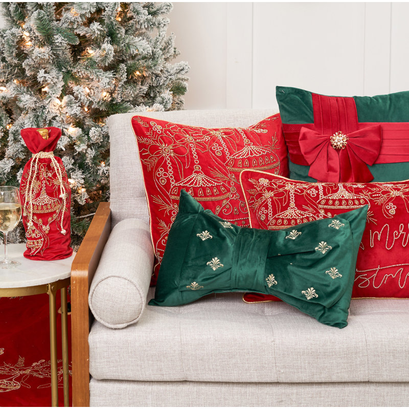 Coussin décoratif orné de perles et de rubans dorés à la main sur fond rouge 18 po x 18 po