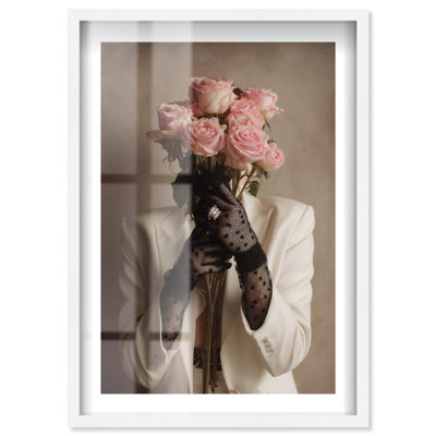 Décoration murale cachée cachée par Roses Shadowbox par Notoriart, cadre blanc, 36 x 54