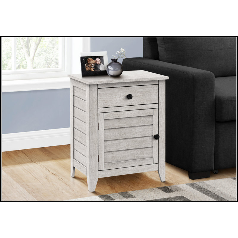 Table d'appoint d'inspiration côtière avec tiroir de rangement et armoire pour le salon ou la chambre à coucher, finition en placage gris délavé.
