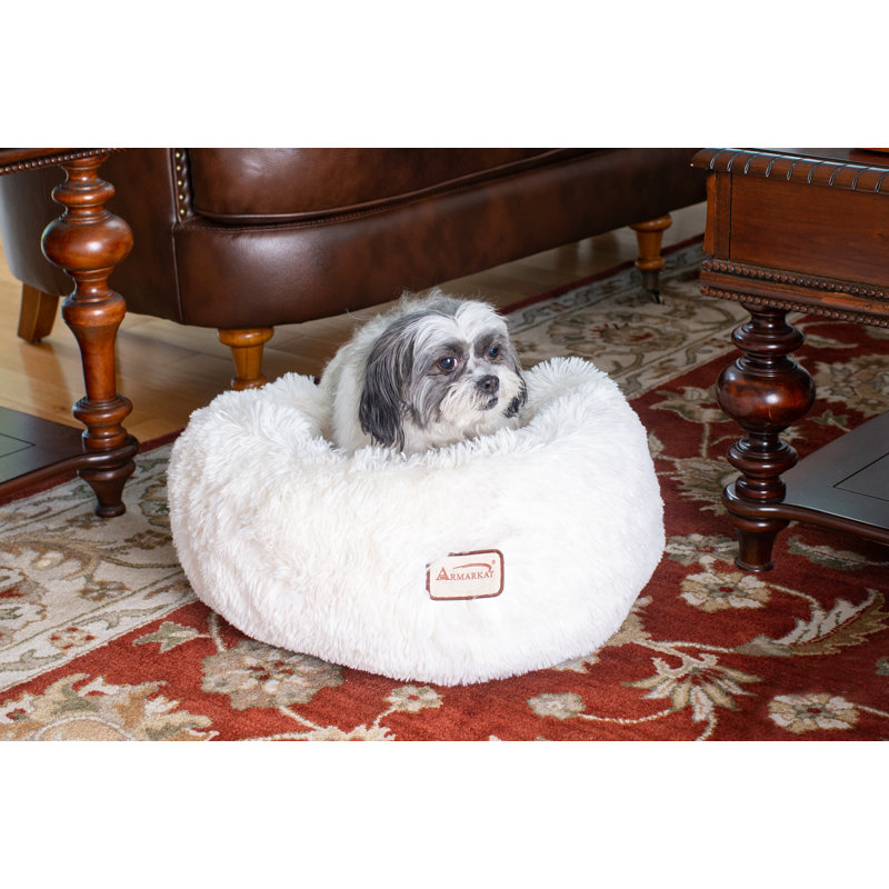 Medium Off-White Ultra Plush Faux Fur Pet Bed