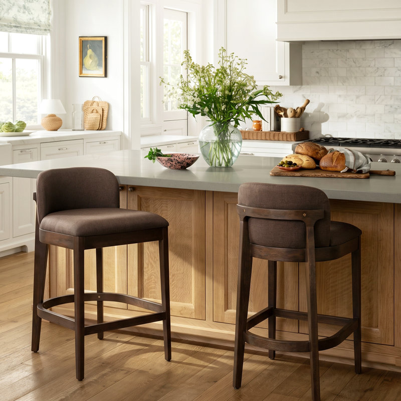 Tabouret de bar Harlow moderne et contemporain en bois d'hévéa avec support à poutre arquée, Siège taupe / structure noyer, 2