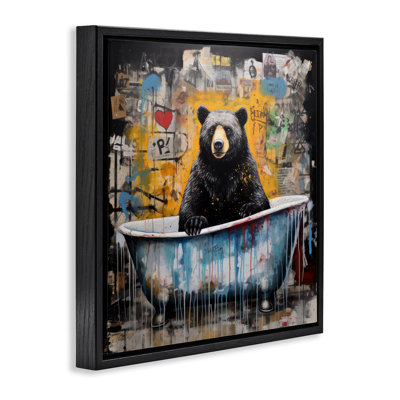 «Graffiti Bathing Bear», art mural encadré flottant par Lazar Studio