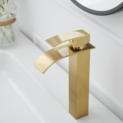 Single-handle Bathroom Faucet with Drain Assembly