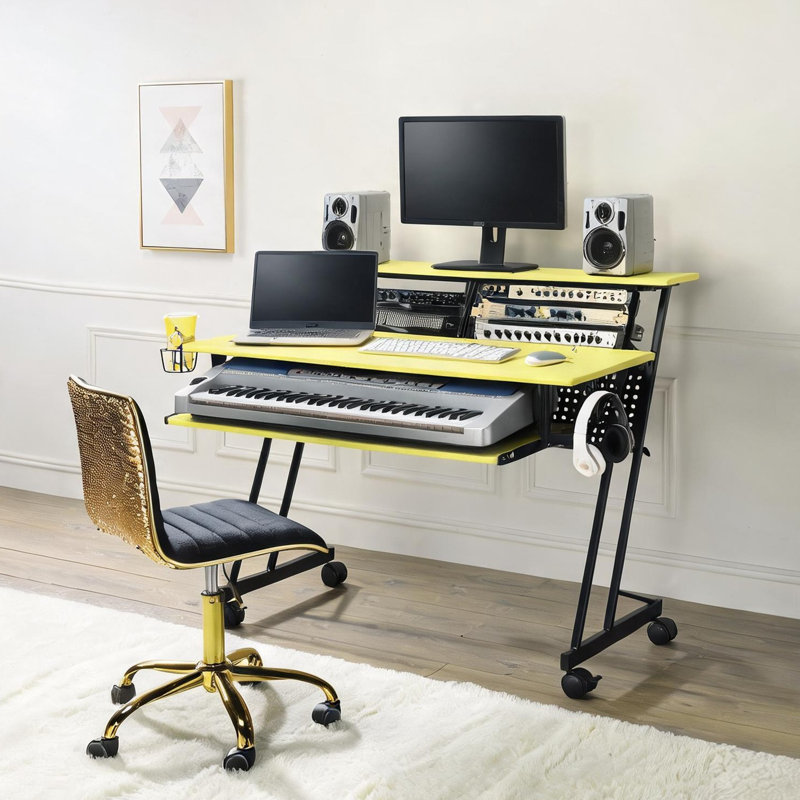 Bureau de studio d'enregistrement avec plateau pour clavier, 47 po de large, noir de jais et jaune, gestion des câbles, porte-gobelet, roulettes