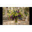 Arrangement floral avec lilas et baies