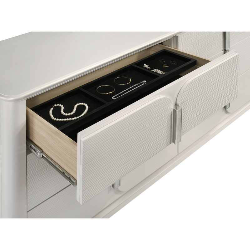 Commode, finition blanc perle
