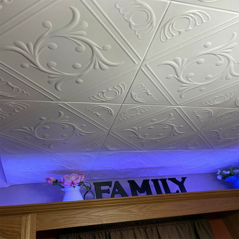 Carreau de plafond en polystyrène à coller 1,6 pi x 1,6 pi Diamond Wreath
