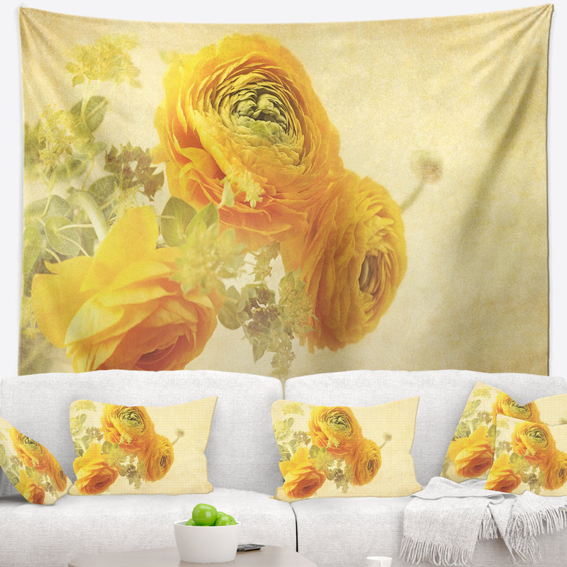 Bouquet de fleurs de renoncule jaune, H 50 po x l 60 po