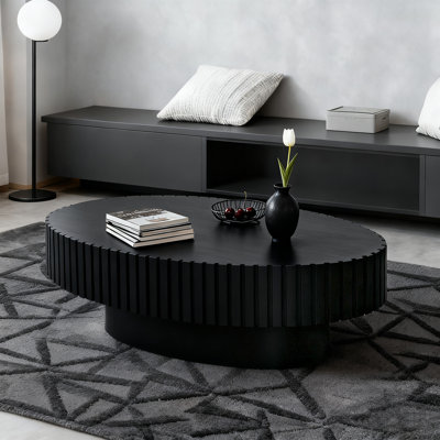 Table basse ovale moderne en bois de 43,5 po en forme d'olive avec cannelures en bois massif pour le salon