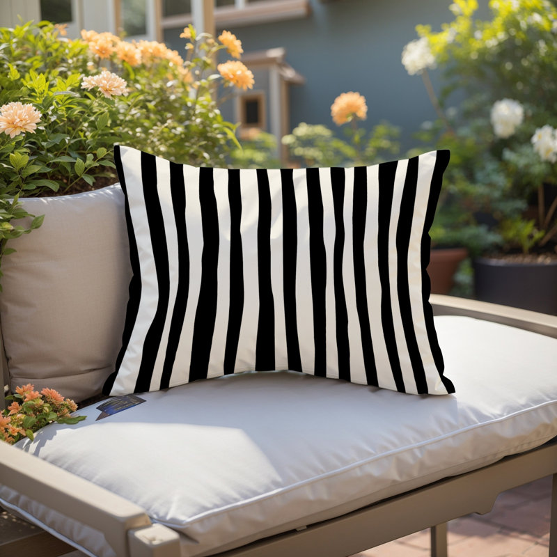 Coussin décoratif réversible Malone, H 25 po x l 18 po, Noir / Blanc cassé