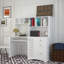 Bureau d'ordinateur avec huche-570749108