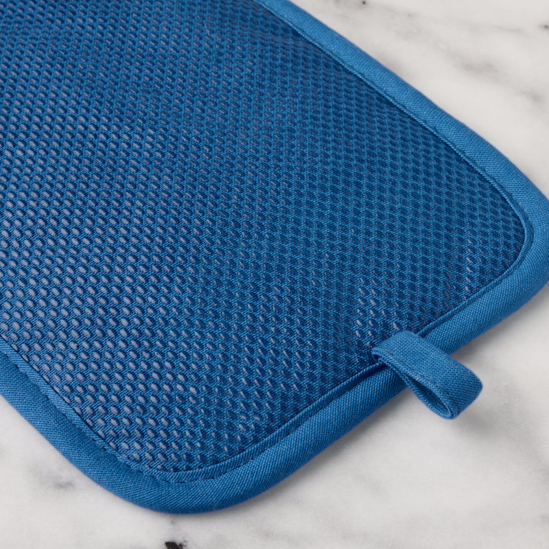MARTHA STEWART Strie Medallion Pot Holder 2-Pack Set Navy Blue 7"x10"