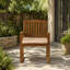 Chaises de salle à manger d'extérieur durables en bois d'acacia avec coussins, parfaites pour le patio et le jardin