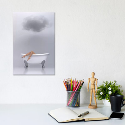 «Woman Relaxing in the Bath» par Mike Kyiv - reproduction de photo