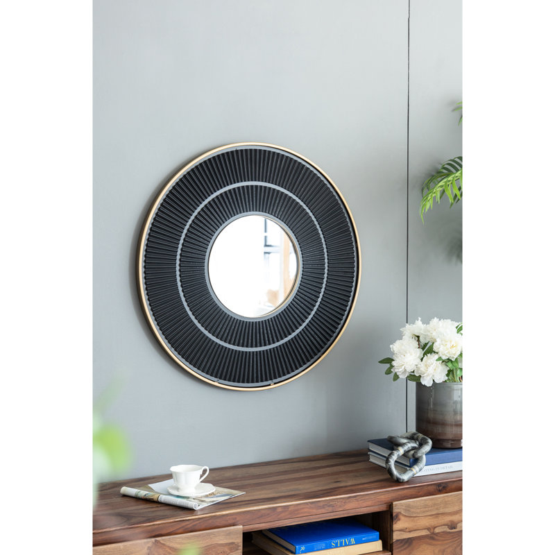 Le miroir en fer doré de 31,5 po x 1,2 po x 31,5 po rehausse l'espace de vie avec une ambiance intérieure encadrée de style neutre de 31,5 po x 1,2 po x 31,5 po