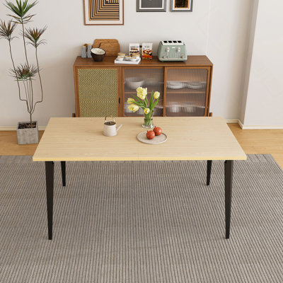 Table de salle à manger moderne de 63 pouces, plateau de table en bois et pieds en fer résistant à la rouille, table de cuisine rectangulaire pour 6 à 8 personnes, design industriel rustique pour la salle à manger, patio (table seulement)