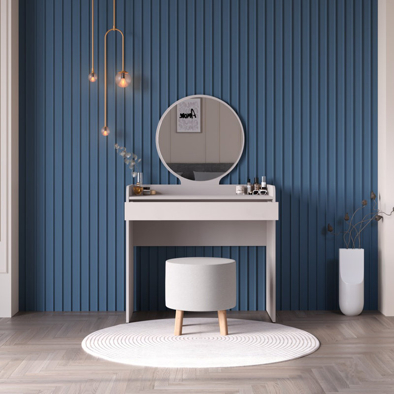 Make-Up Table