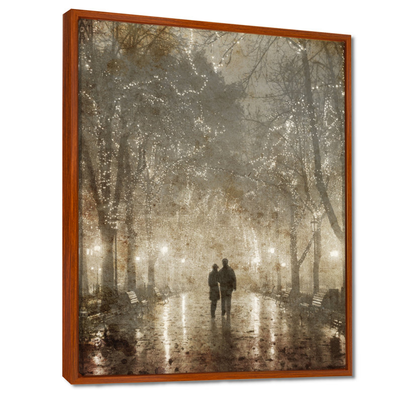 « Couple Walking in Night Lights » - Couple romantique marchant à Paris, impression d'art mural, H 20 po x l 12 po, Brun