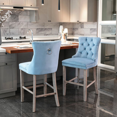 Tabourets de bar rembourrés avec décoration capitonnée à boutons et pieds en bois