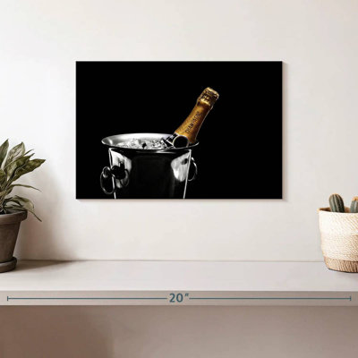 Yarlin Champagne In Ice Bucket