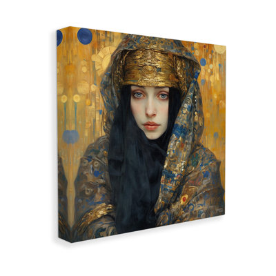 Femme avec un voile orné