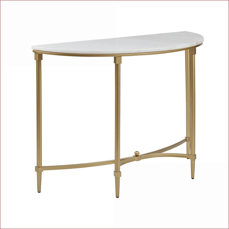 Table basse sophistiquée en marbre blanc avec pieds en métal doré - Décoration de salon glamour