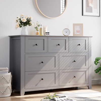 Commode de rangement grise en bois à 7 tiroirs de 54 po de large pour salon