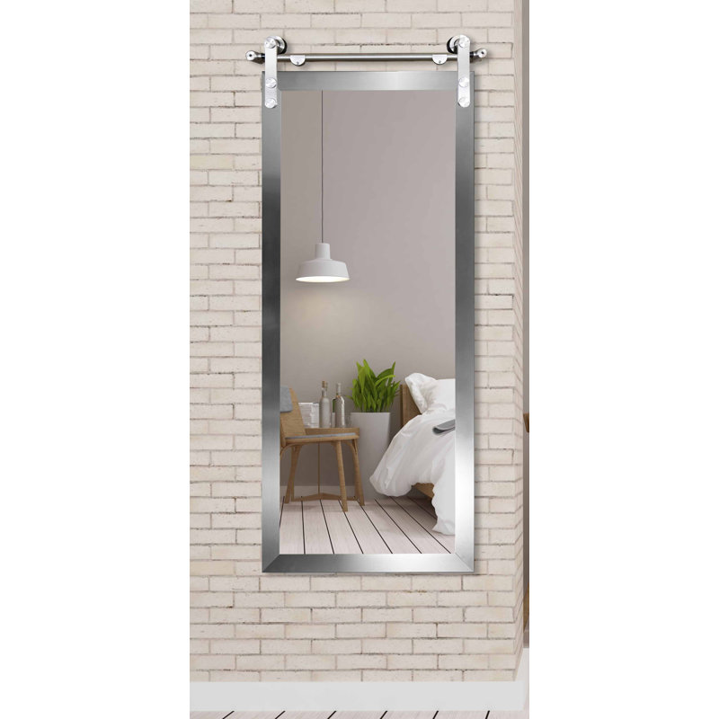 Miroir de salle de bain Rayne avec rail de porte de grange en acier, 57,5 po x 30,5 po