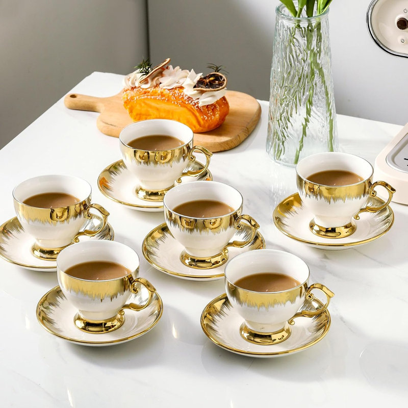 Tasse en céramique avec or